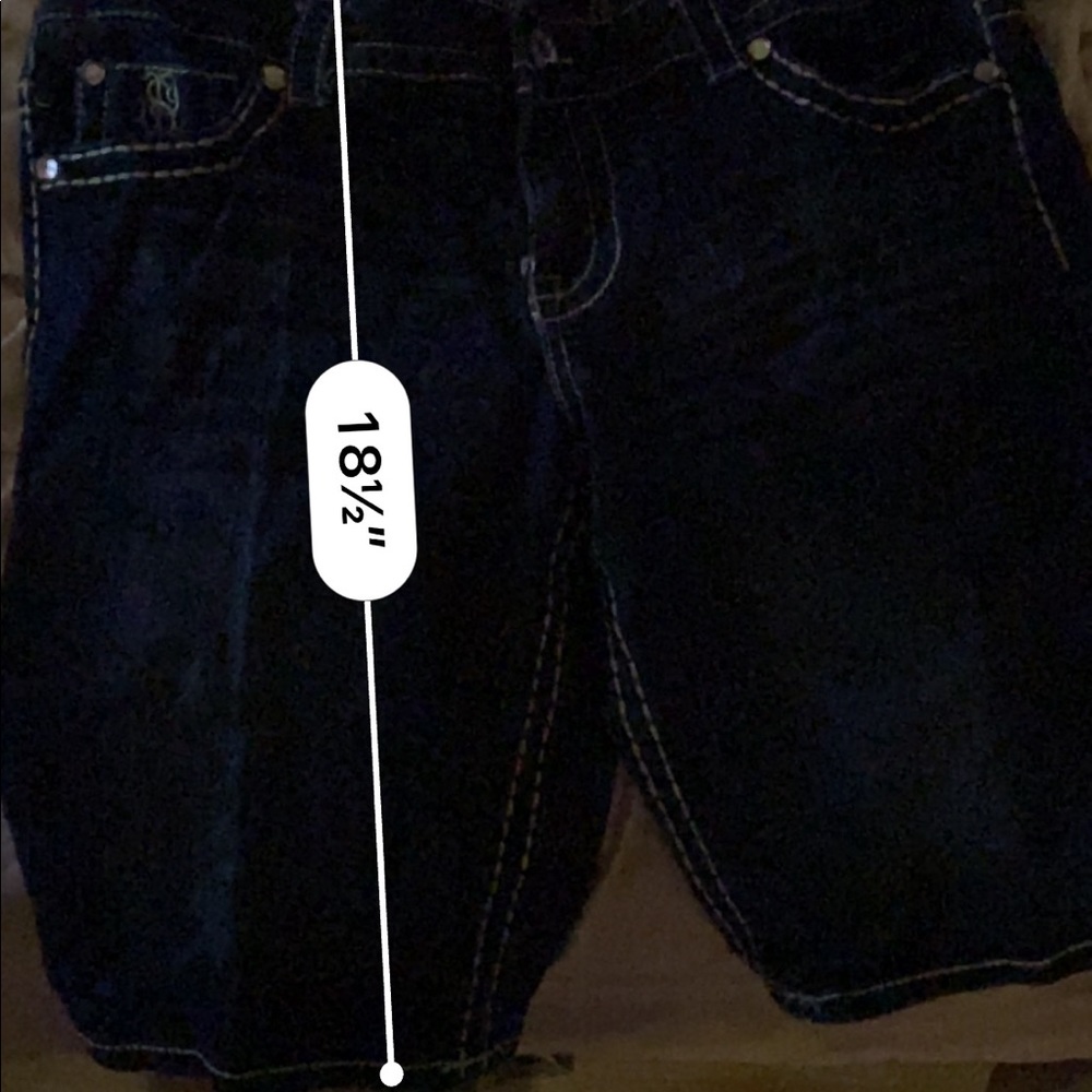 Shorts - Picture 4 of 5
